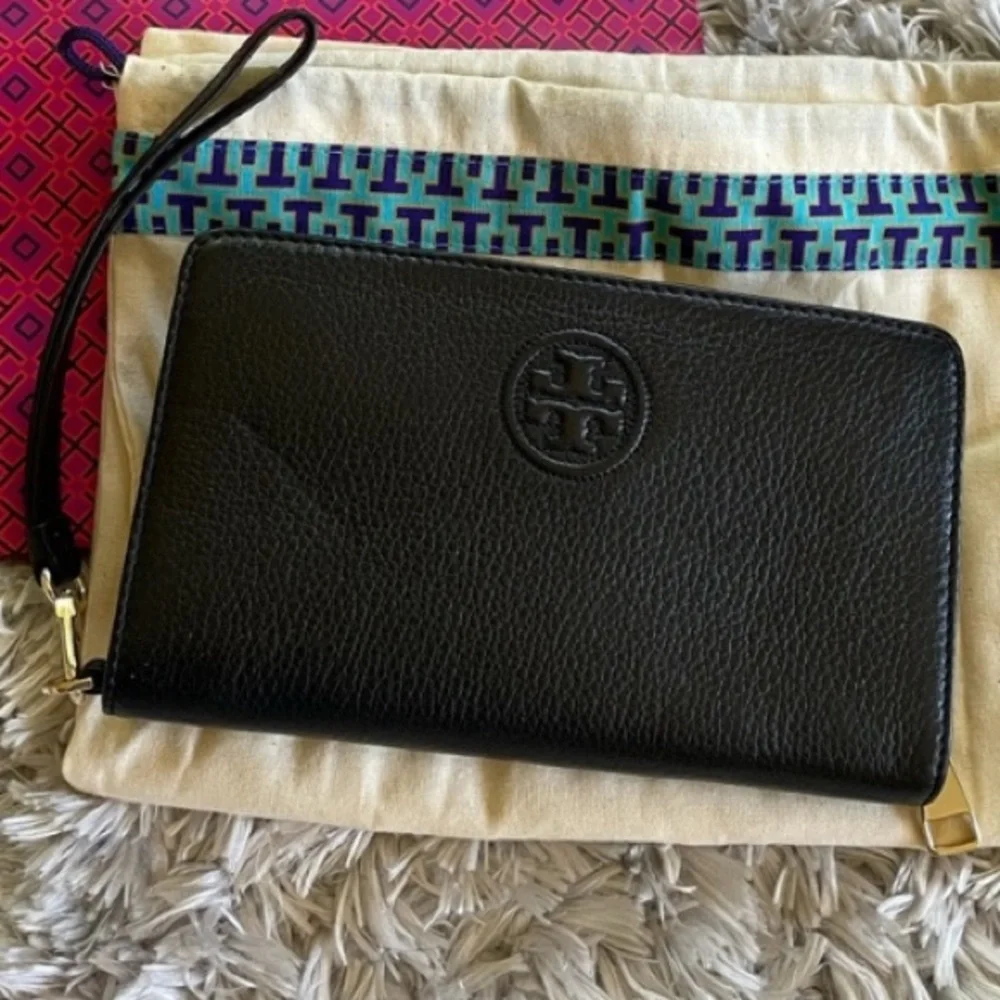 Tory Burch Black Pebbled Leather Wristlet Clutch